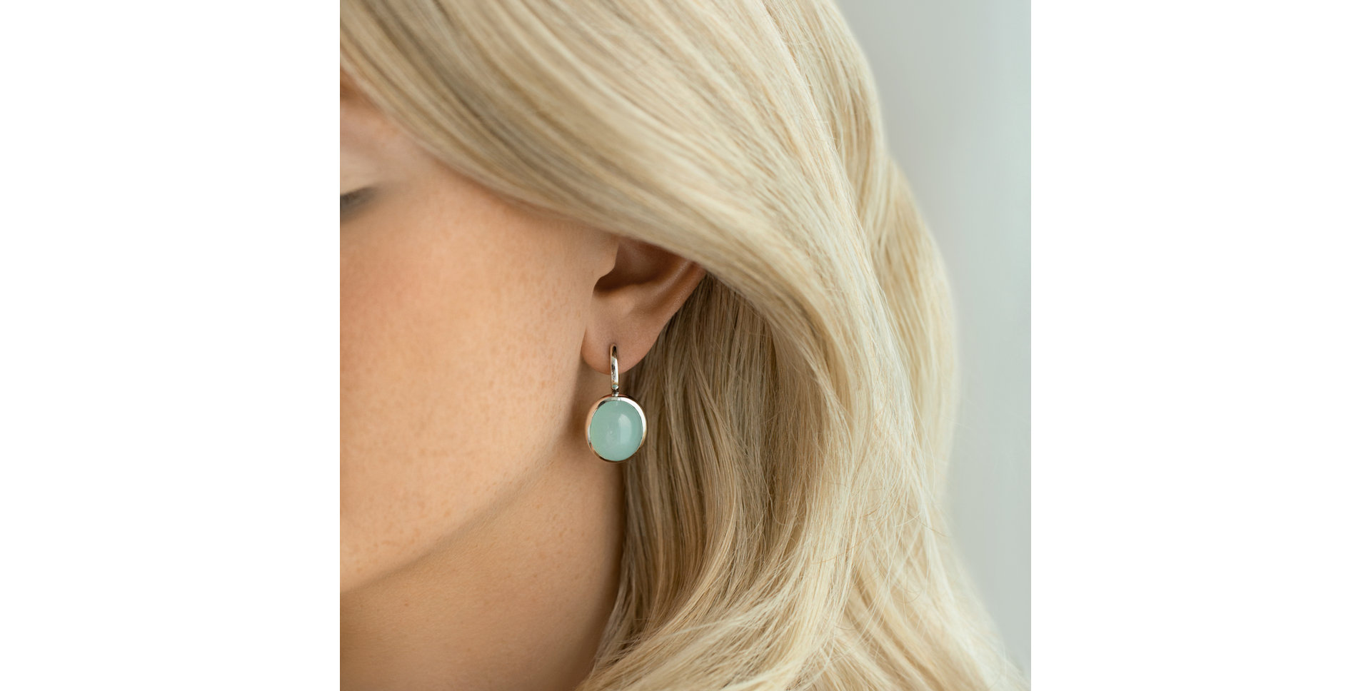 Náušnice s chalcedonom Moonlit Blossom