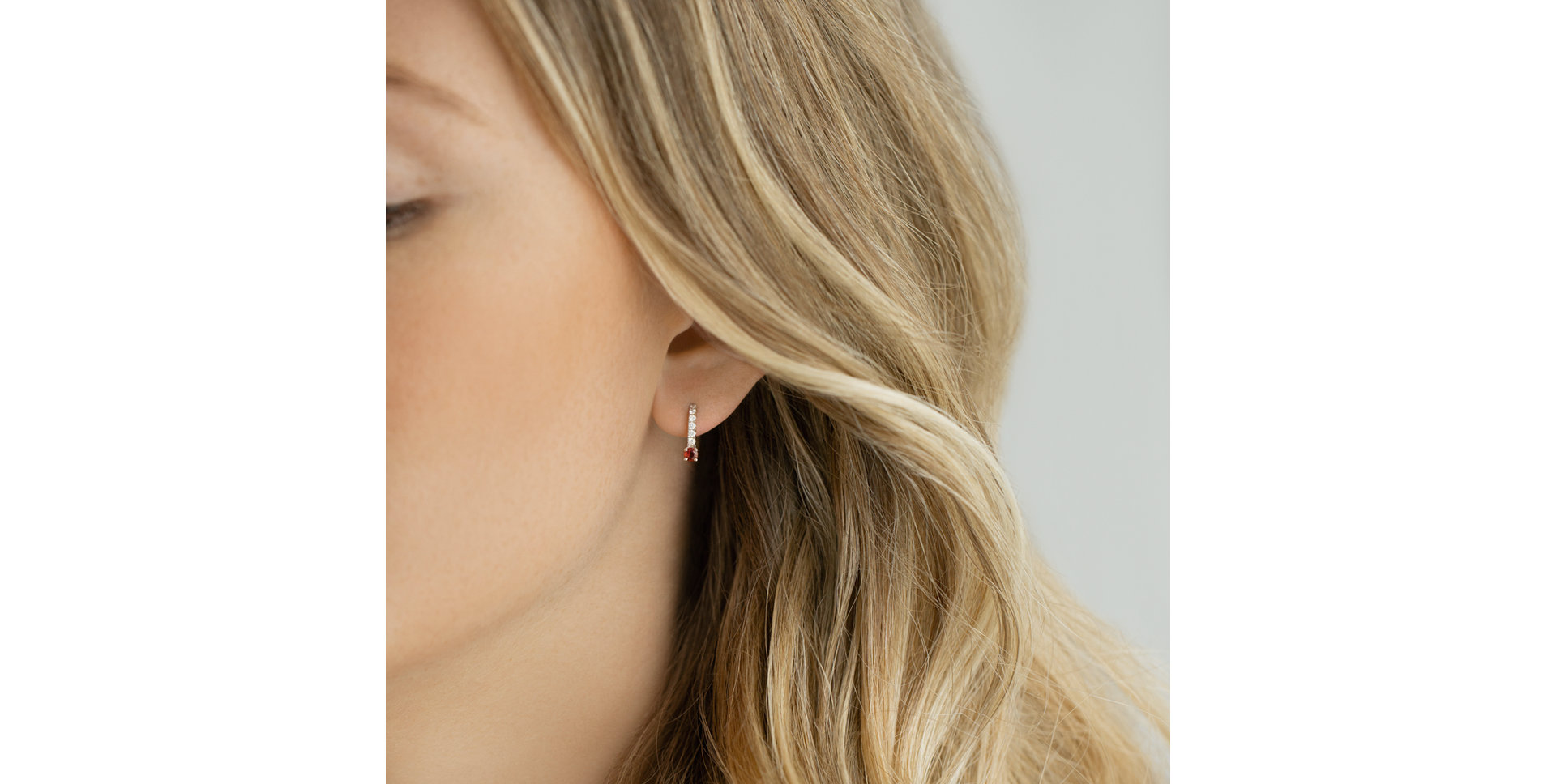 Náušnice s rubínom a diamantmi Fairytale Gentility