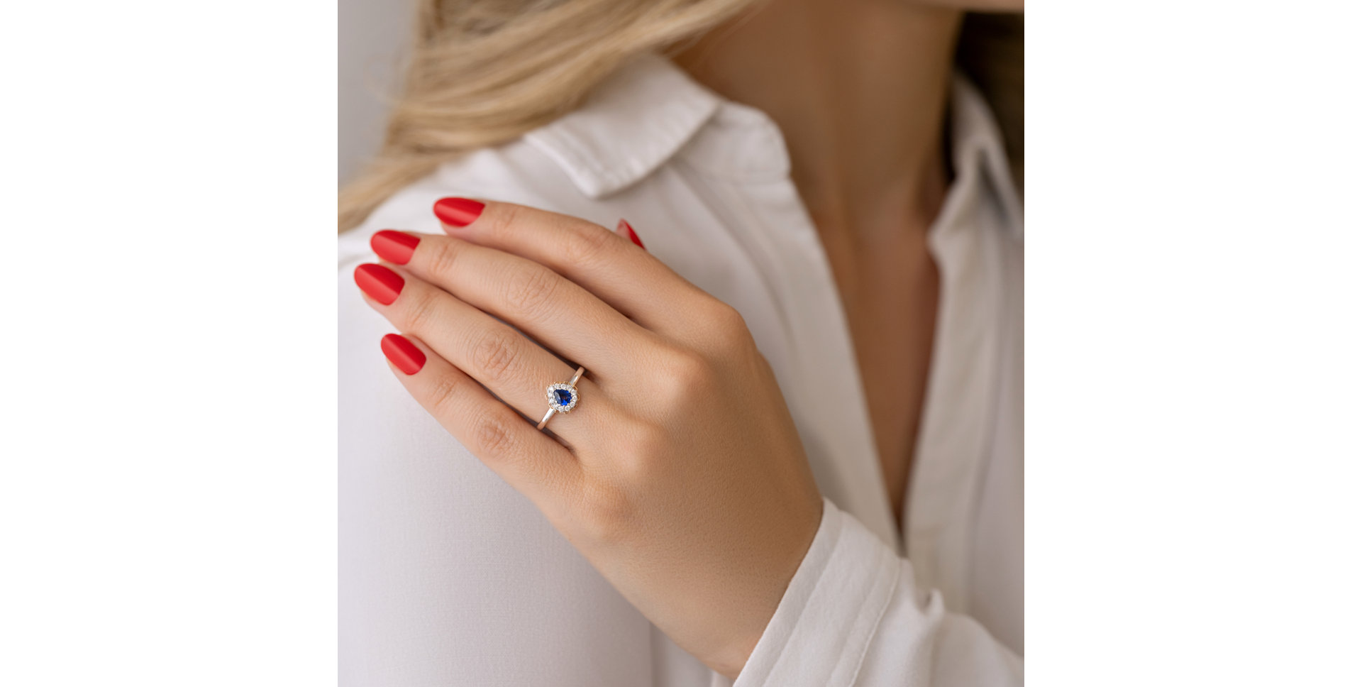 Prsteň s zafírom a diamantmi Royal Embrance