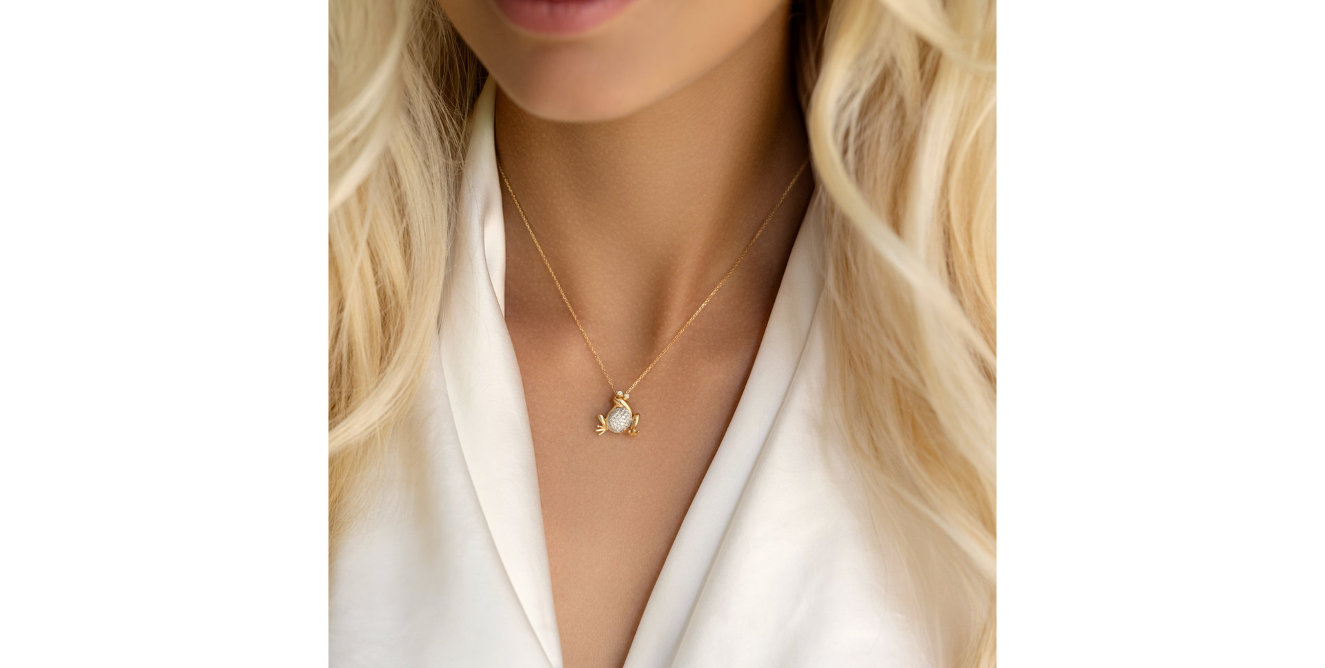 Přívěsok s diamantmi Frog on the Rock