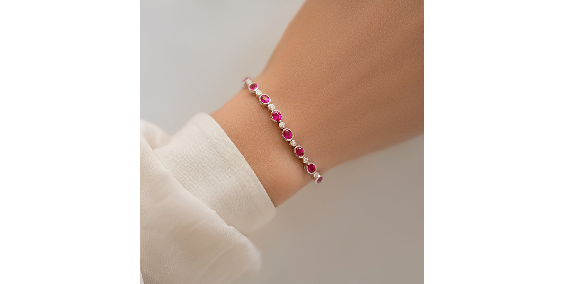 Náramok s diamantmi a rubínmi Meghan Beauty