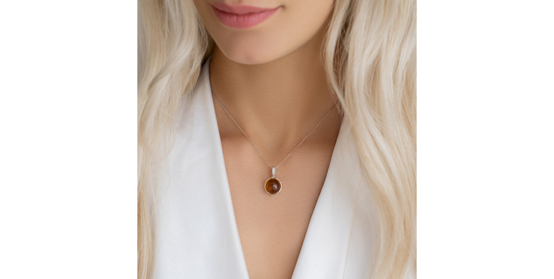 Přívěsok s quartzom a diamantmi Fairy Blossom