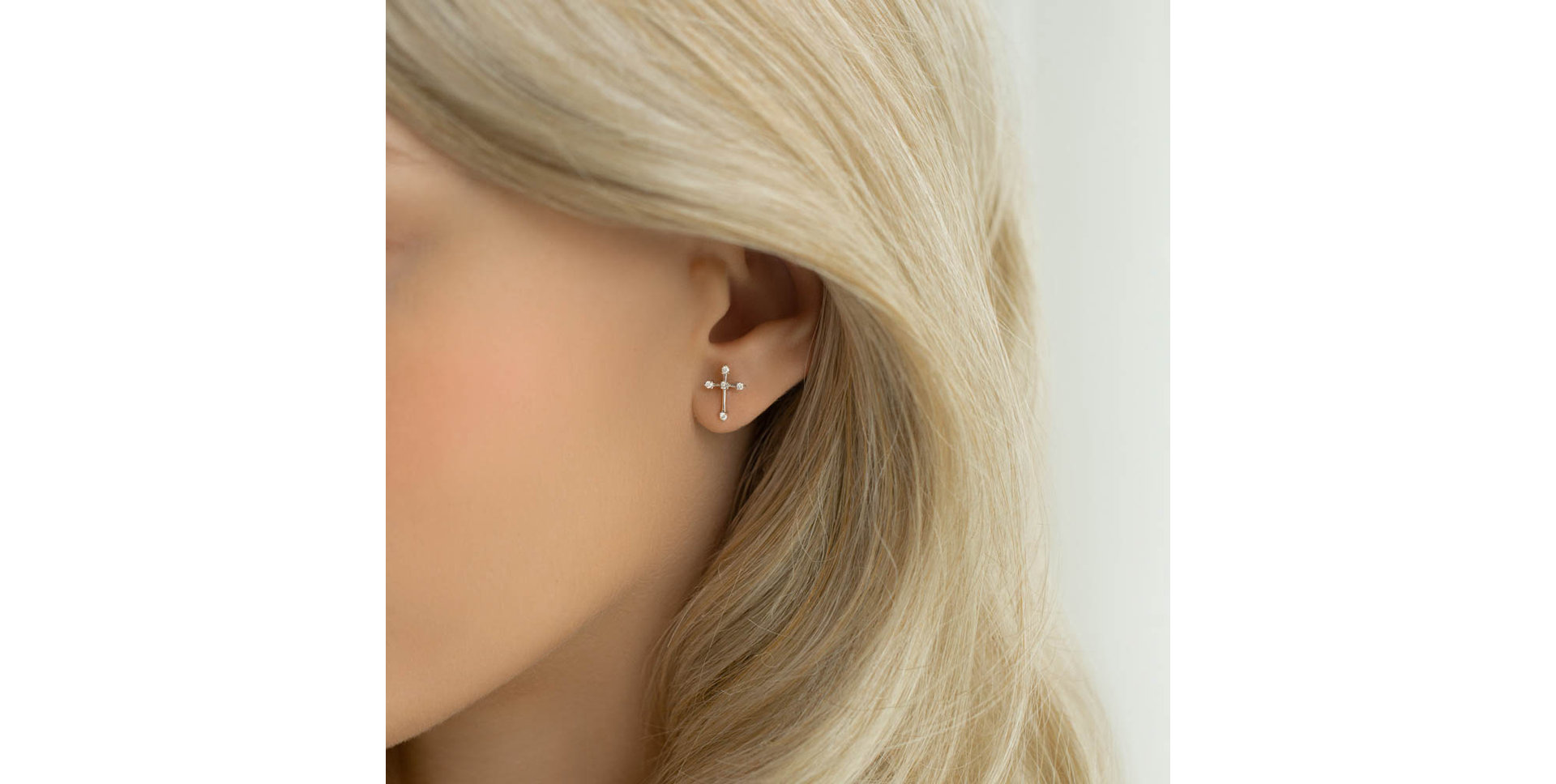 Náušnice s diamantom a zafírmi Passion Cross